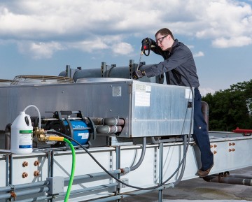 coil cleaning system on air cooled condenser